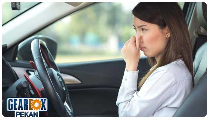 بوی سوختگی یا شیرین از ناحیه موتور