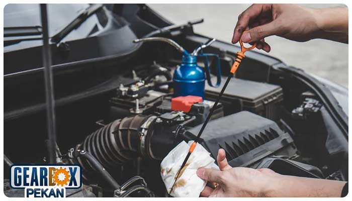 چگونه رنگ و سطح روغن موتور خود را بررسی کنیم