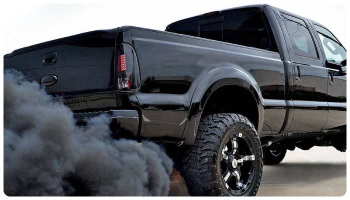 دود سیاه از خودرو