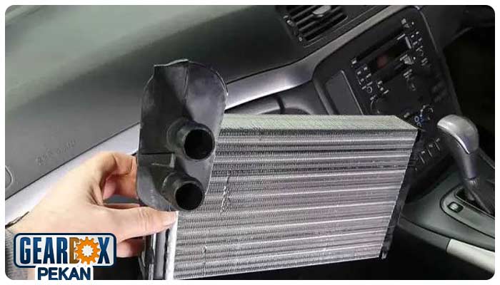 نشتی آب رادیاتور بخاری زیر پای راننده 2 دلایل نشتی آب رادیاتور بخاری زیر پای راننده