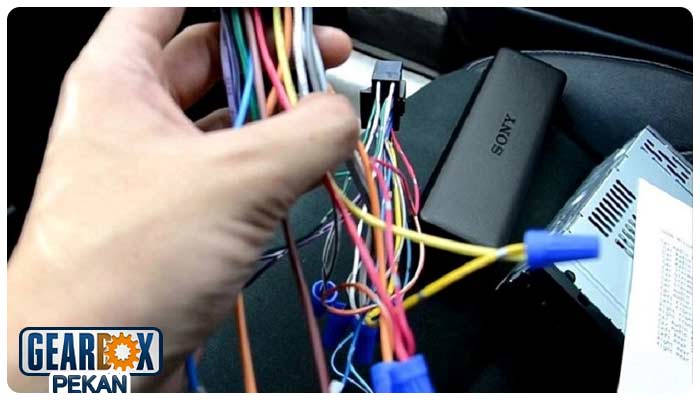 6 علت روشن نشدن ضبط ماشین و نحوه حل مشکل 1 راهکارهای تخصصی برای حل مشکل روشن نشدن ضبط ماشین