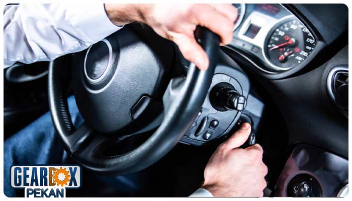 در زمان خاموش شدن ماشین در حال حرکت چه اقداماتی لازم است