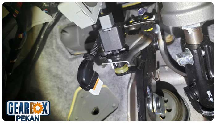 چه راه حل هایی برای رفع مشکل جا نرفتن دنده وجود دارد