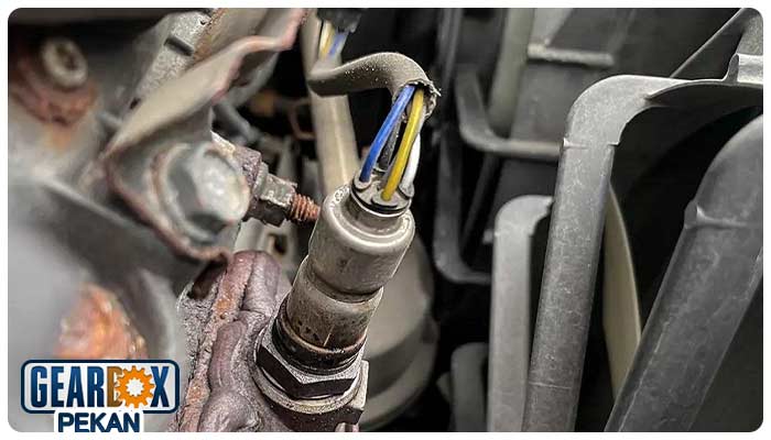 9 علت دود سیاه از خودرو + نحوه حل مشکل 1 چرا دود سیاه از خودرو خارج میشود؟