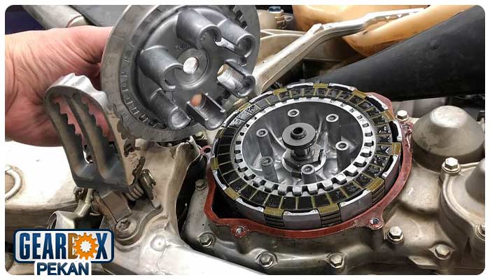 علائم خرابی گیربکس AT که باید جدی بگیرید