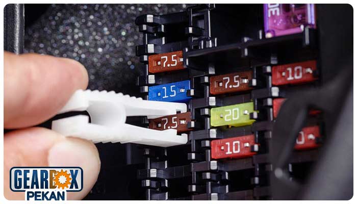 روش تعویض فیوز ماشین